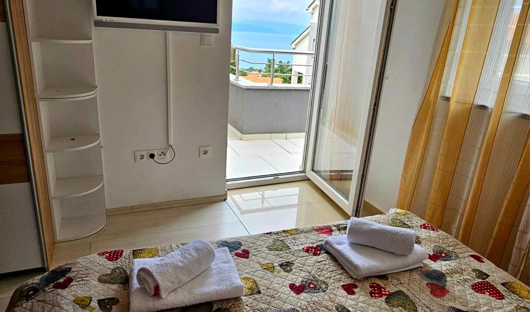 Domagoj - Luxury Apartment With Private Parking, Jacuzzi And Seaview Njivice